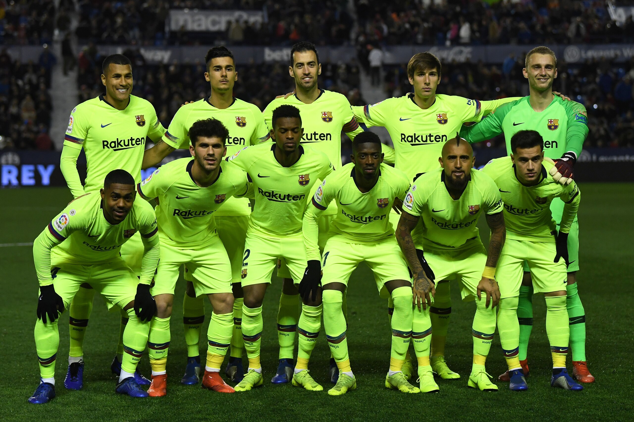 VALENCIA, SPAIN - JANUARY 10:  Barcelona players line up prior to the Copa del Rey Round of 16 match between Levante and FC Barcelona at Ciutat de Valencia on January 10, 2019 in Valencia, Spain. (Photo by David Ramos/Getty Images)
