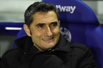 VALENCIA, SPAIN - JANUARY 10:   Ernesto Valverde, Manager of Barcelona looks on prior to the Copa del Rey Round of 16 match between Levante and FC Barcelona at Ciutat de Valencia on January 10, 2019 in Valencia, Spain. (Photo by David Ramos/Getty Images)