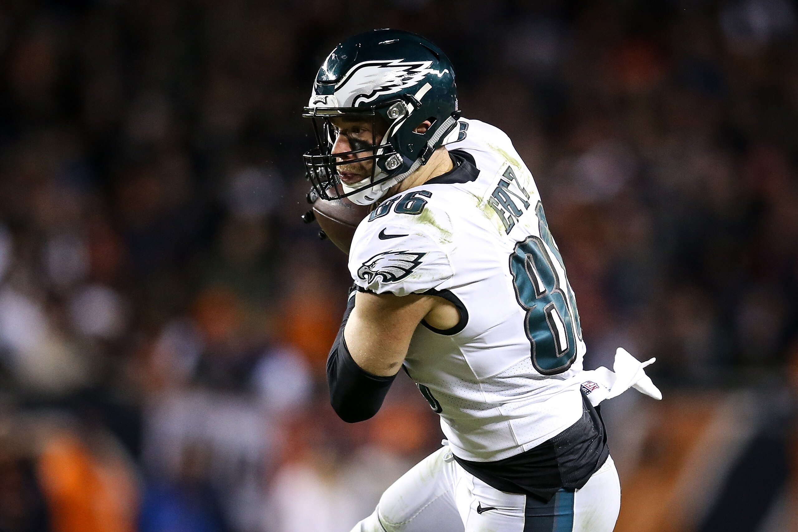 CHICAGO, ILLINOIS - JANUARY 06:  Zach Ertz #86 of the Philadelphia Eagles runs with the ball in the fourth quarter of the NFC Wild Card Playoff game against the Chicago Bears at Soldier Field on January 06, 2019 in Chicago, Illinois. (Photo by Dylan Buell
