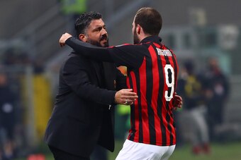 MILAN, ITALY - DECEMBER 29:  Gonzalo Higuain (R) of AC Milan celebrates his goal with his coach Gennaro Gattuso (L) during the Serie A match between AC Milan and SPAL at Stadio Giuseppe Meazza on December 29, 2018 in Milan, Italy.  (Photo by Marco Luzzani