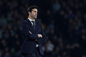 SEVILLE, SPAIN - JANUARY 13: Santiago Solari, Manager of Real Madrid looks on during the La Liga match between Real Betis Balompie and Real Madrid CF at Estadio Benito Villamarin on January 13, 2019 in Seville, Spain. (Photo by Quality Sport Images/Getty SEVILLE, SPAIN - JANUARY 13: Santiago Solari, Manager of Real Madrid looks on during the La Liga match between Real Betis Balompie and Real Madrid CF at Estadio Benito Villamarin on January 13, 2019 in Seville, Spain. (Photo by Quality Sport Images/Getty