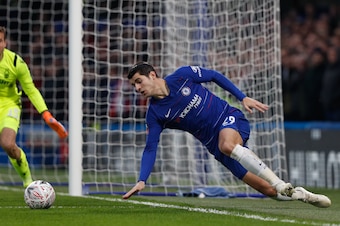 Chelsea's Spanish striker Alvaro Morata (R) tries to keep the ball in play during the English FA Cup third round football match between Chelsea and Nottingham Forest at Stamford Bridge in London on January 5, 2019. (Photo by Adrian DENNIS / AFP) / RESTRIC
