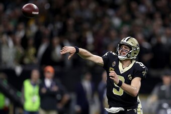 NEW ORLEANS, LOUISIANA - JANUARY 13:  Drew Brees #9 of the New Orleans Saints throws a third quarter touchdown pass to Michael Thomas (not pictured) against the Philadelphia Eagles in the NFC Divisional Playoff Game at Mercedes Benz Superdome on January 1