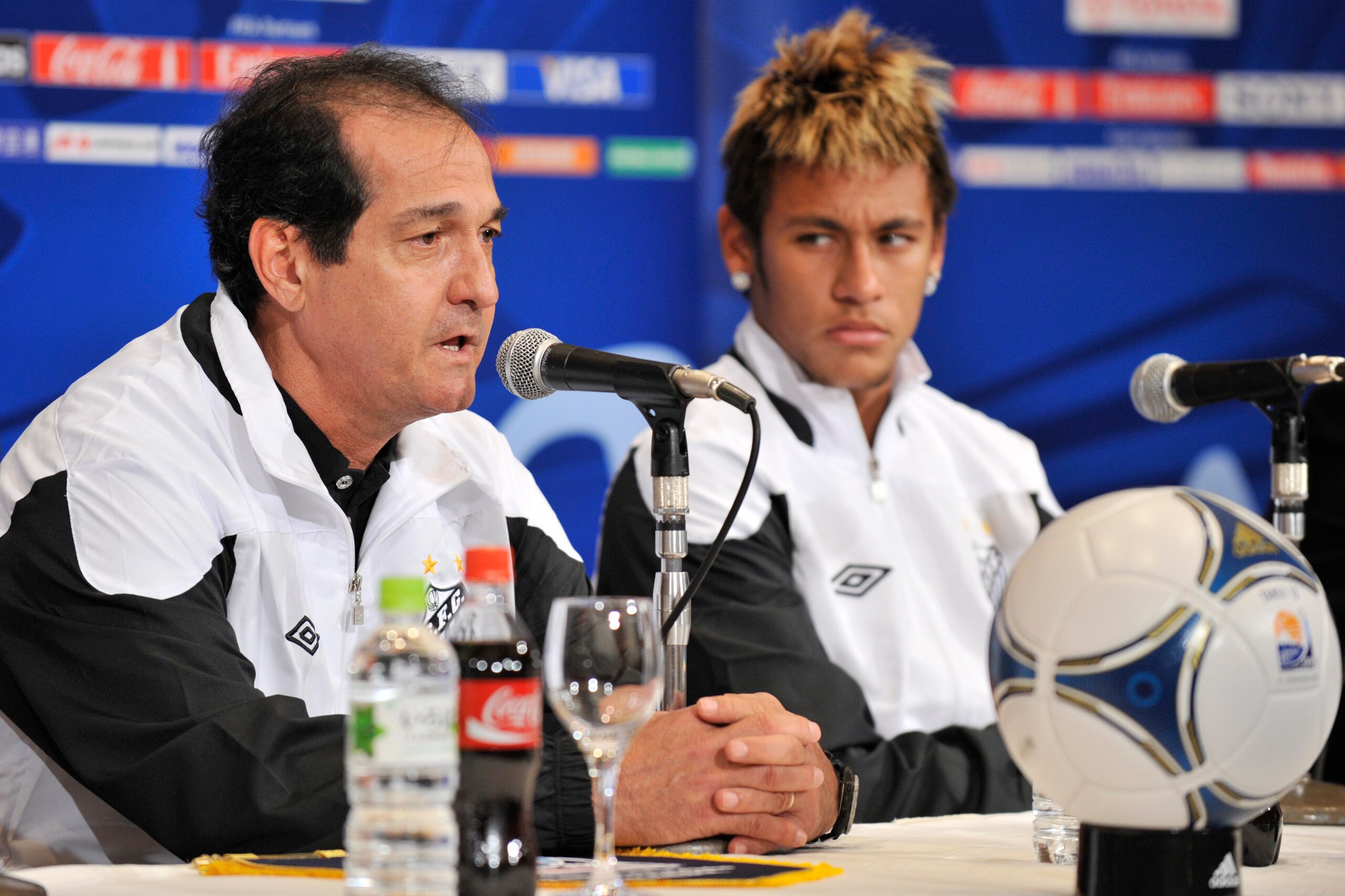 Brazil's Santos FC coach Muricy Ramalho answers questions while team's striker Neymar (R) looks on during a press conference in Nagoya, Aichi prefecture on December 9, 2011, ahead of their semi-final match at the Club World Cup. AFP PHOTO / KAZUHIRO NOGI Brazil's Santos FC coach Muricy Ramalho answers questions while team's striker Neymar (R) looks on during a press conference in Nagoya, Aichi prefecture on December 9, 2011, ahead of their semi-final match at the Club World Cup. AFP PHOTO / KAZUHIRO NOGI