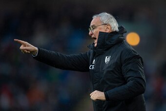 BURNLEY, ENGLAND - JANUARY 12: Fulham manager Claudio Ranieri sends out instructions to his players during the Premier League match between Burnley FC and Fulham FC at Turf Moor on January 12, 2019 in Burnley, United Kingdom. (Photo by Visionhaus/Getty Im