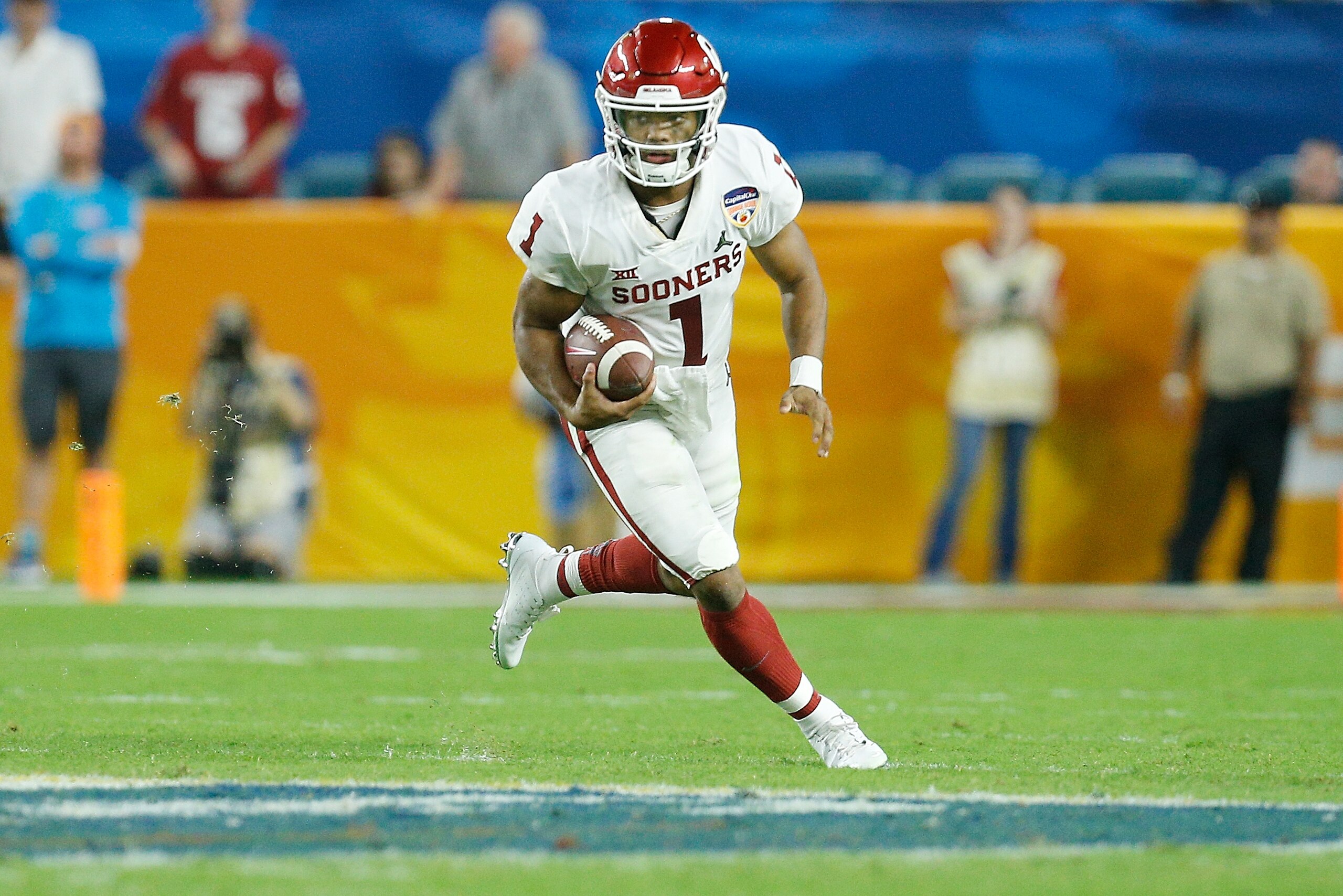 MIAMI, FL - DECEMBER 29:  Kyler Murray #1 of the Oklahoma Sooners scrambles with the ball against the Alabama Crimson Tide during the College Football Playoff Semifinal at the Capital One Orange Bowl at Hard Rock Stadium on December 29, 2018 in Miami, Flo