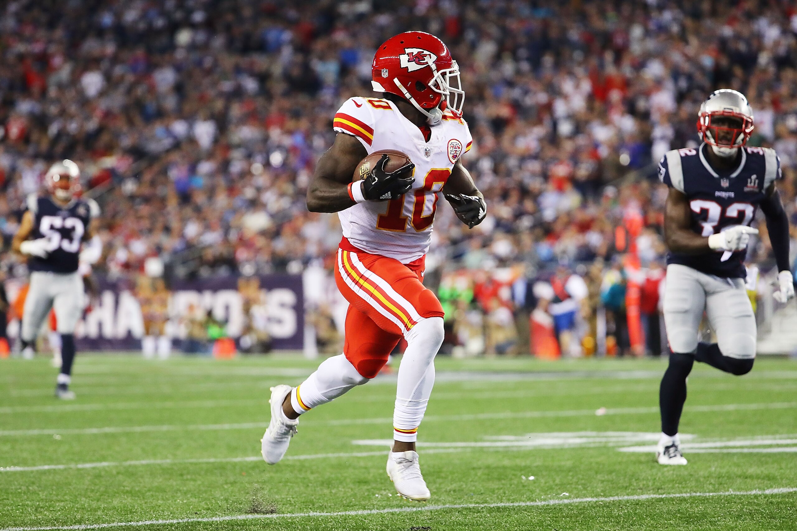 FOXBORO, MA - SEPTEMBER 07:  Tyreek Hill #10 of the Kansas City Chiefs makes a 75-yard touchdown reception during the third quarter against the New England Patriots at Gillette Stadium on September 7, 2017 in Foxboro, Massachusetts.  (Photo by Adam Glanzm