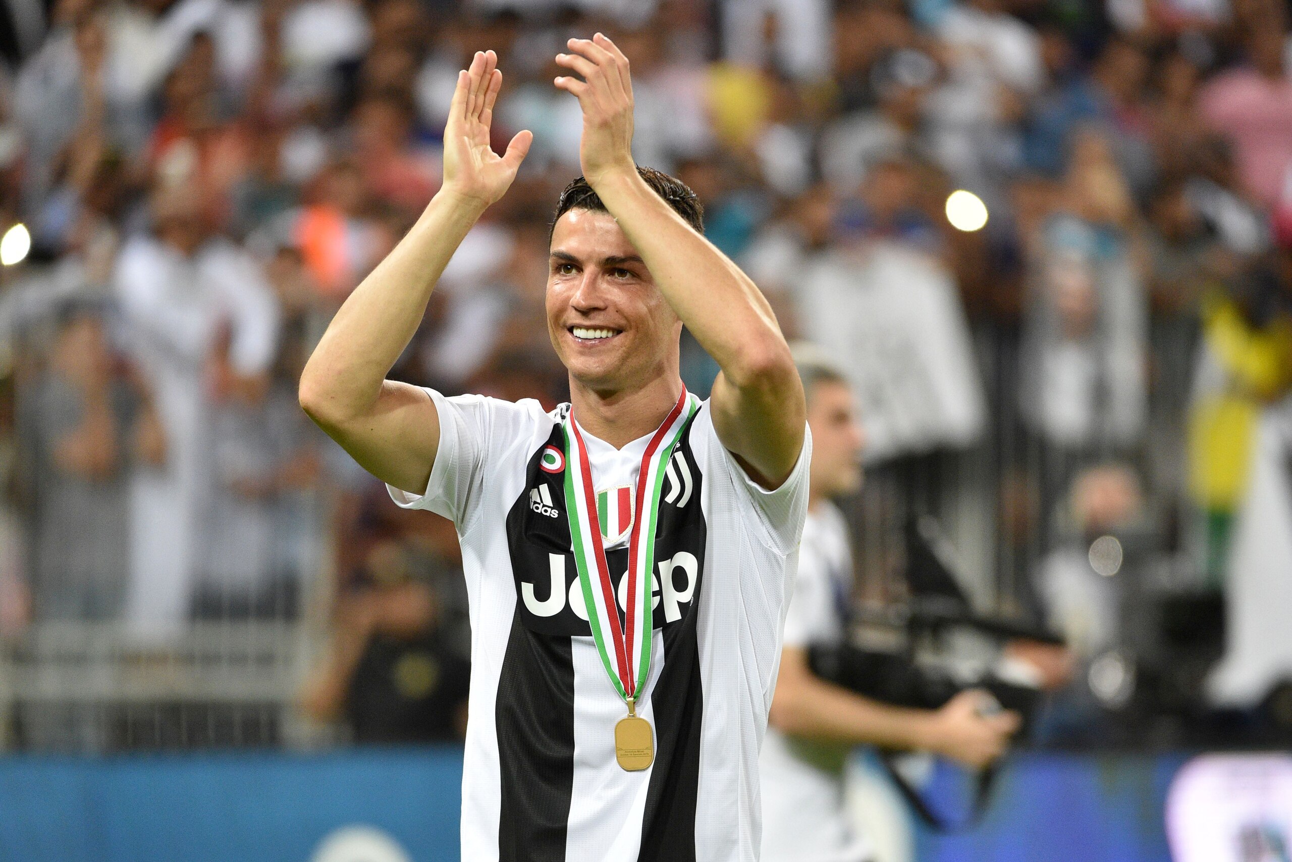 Juventus' Portuguese forward Cristiano Ronaldo greets the fans following the Supercoppa Italiana final between Juventus and AC Milan at the King Abdullah Sports City Stadium in Jeddah on January 16, 2019. (Photo by Fayez Nureldine / AFP)        (Photo cre