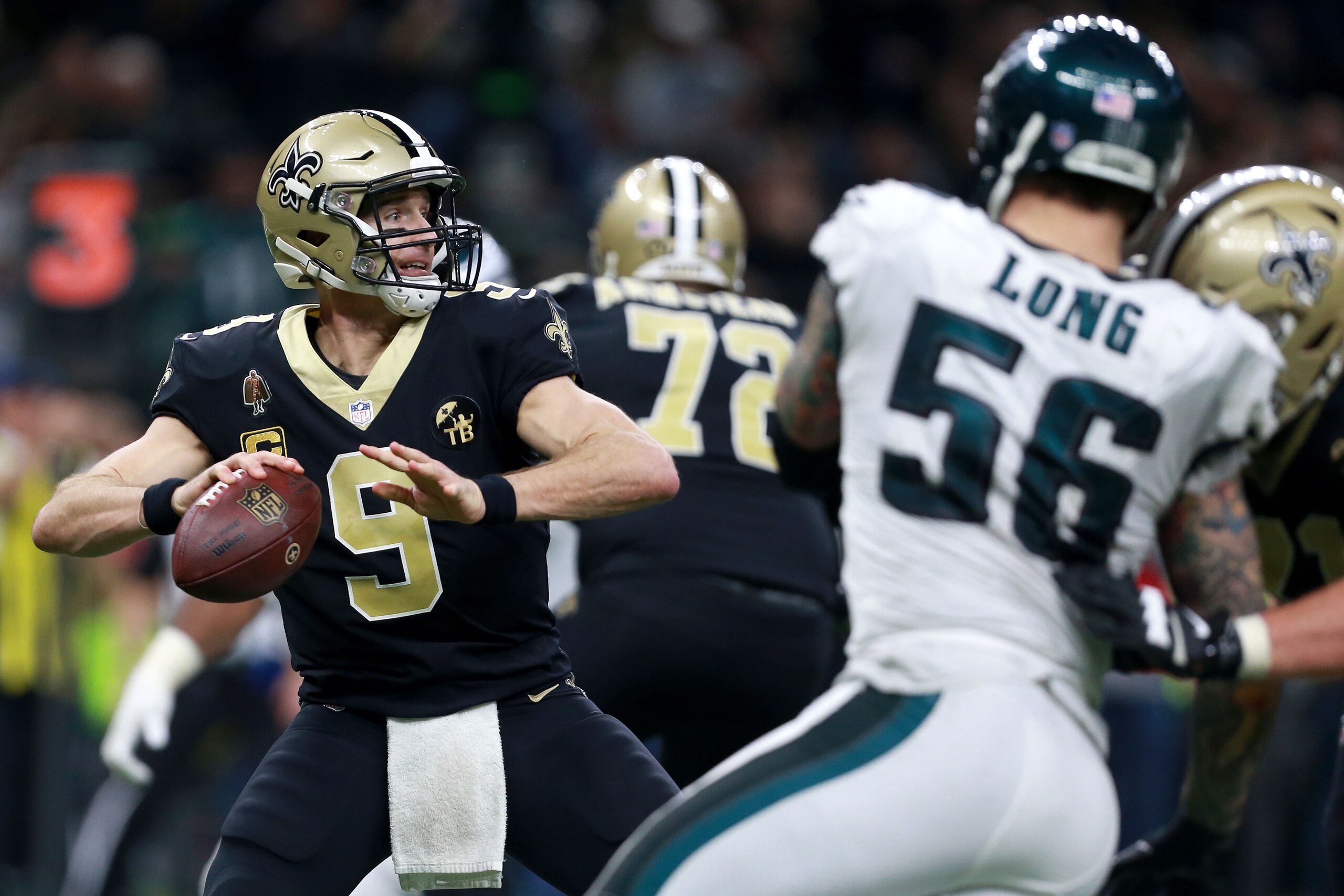 NEW ORLEANS, LOUISIANA - JANUARY 13: Drew Brees #9 of the New Orleans Saints drops back to pass during the NFC Divisional Playoff against the Philadelphia Eagles at the Mercedes Benz Superdome on January 13, 2019 in New Orleans, Louisiana. (Photo by Sean 