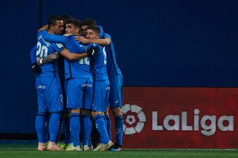 VILLAREAL, SPAIN - JANUARY 12: Jorge Molina of Getafe CF celebrates after scoring his sides first goal with his teammates during the La Liga match between Villarreal CF and Getafe CF at Estadio de la Ceramica on January 12, 2019 in Villareal, Spain. (Phot