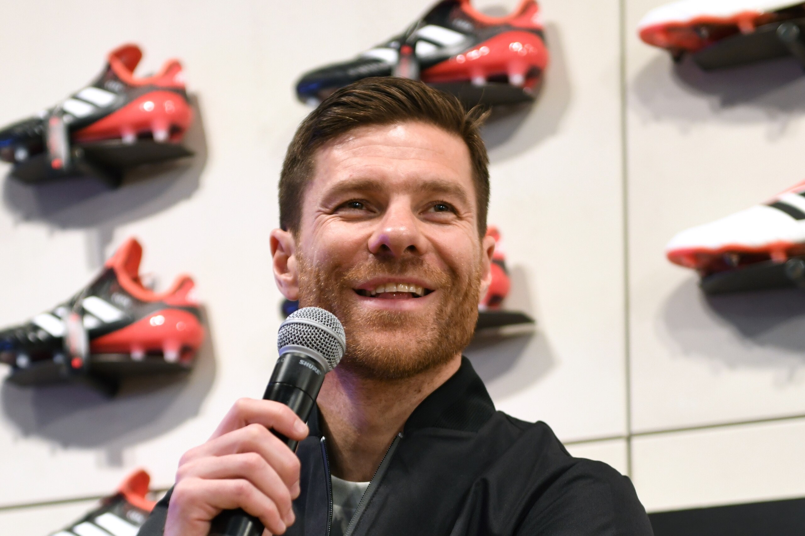 Spanish former footballer Xabier Alonso speaks during a talk session produced by Adidas Japan in Tokyo on January 30, 2018.
Alonso is supervising the team 'TANGO SQUAD' of the football league 'TANGO LEAGUE' sponsored by Adidas. / AFP PHOTO / Kazuhiro NO Spanish former footballer Xabier Alonso speaks during a talk session produced by Adidas Japan in Tokyo on January 30, 2018.
Alonso is supervising the team 'TANGO SQUAD' of the football league 'TANGO LEAGUE' sponsored by Adidas. / AFP PHOTO / Kazuhiro NO