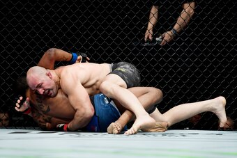 NEW YORK, NEW YORK - JANUARY 19: Glover Teixeira of Brazil fights against Karl Roberson of the United States during their light heavyweight fight at UFC Fight Night at Barclays Center on January 19, 2019 in New York City. (Photo by Sarah Stier/Getty Image