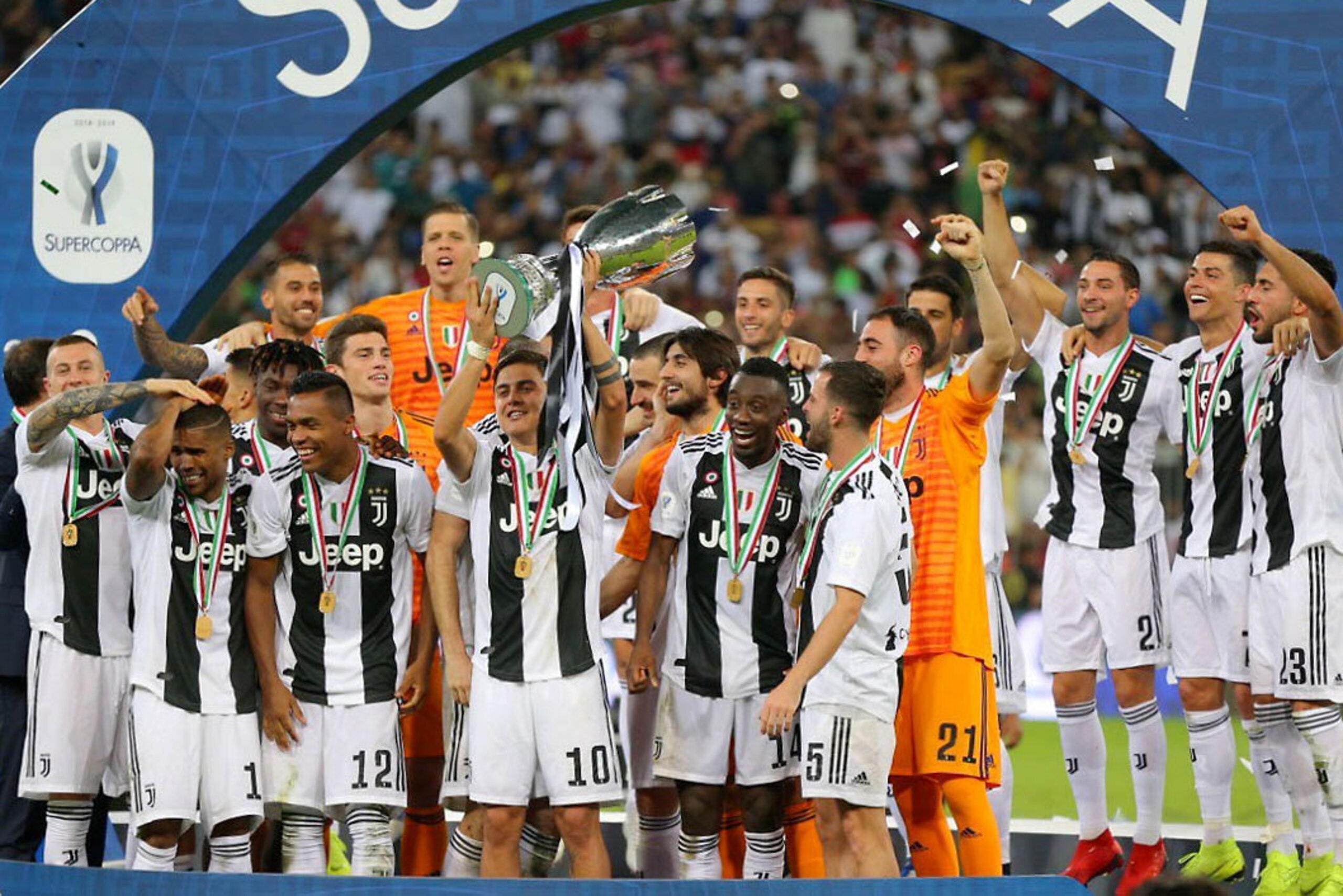 Juventus' players celebrate their Supercoppa Italiana final win against AC Milan at the King Abdullah Sports City Stadium in Jeddah on January 16, 2019. - Cristiano Ronaldo scored the only goal to hand Juventus their first trophy of the season with a 1-0 