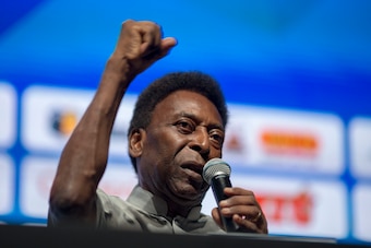 Legendary Brazilian footballer Pele, speaks during the opening event of the 2018 Carioca Football Championship at Cidade das Artes in Rio de Janeiro, Brazil, on January 15, 2018. 
Pele was named ambassador of the Championship.  / AFP PHOTO / MAURO PIMENTE