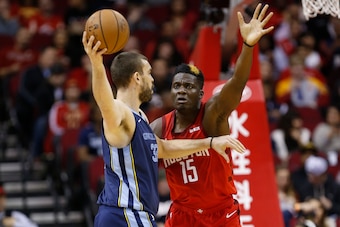 HOUSTON, TEXAS - DECEMBER 31: Clint Capela #15 of the Houston Rockets defends Marc Gasol #33 of the Memphis Grizzlies during the first quarter at Toyota Center on December 31, 2018 in Houston, Texas. NOTE TO USER: User expressly acknowledges and agrees th