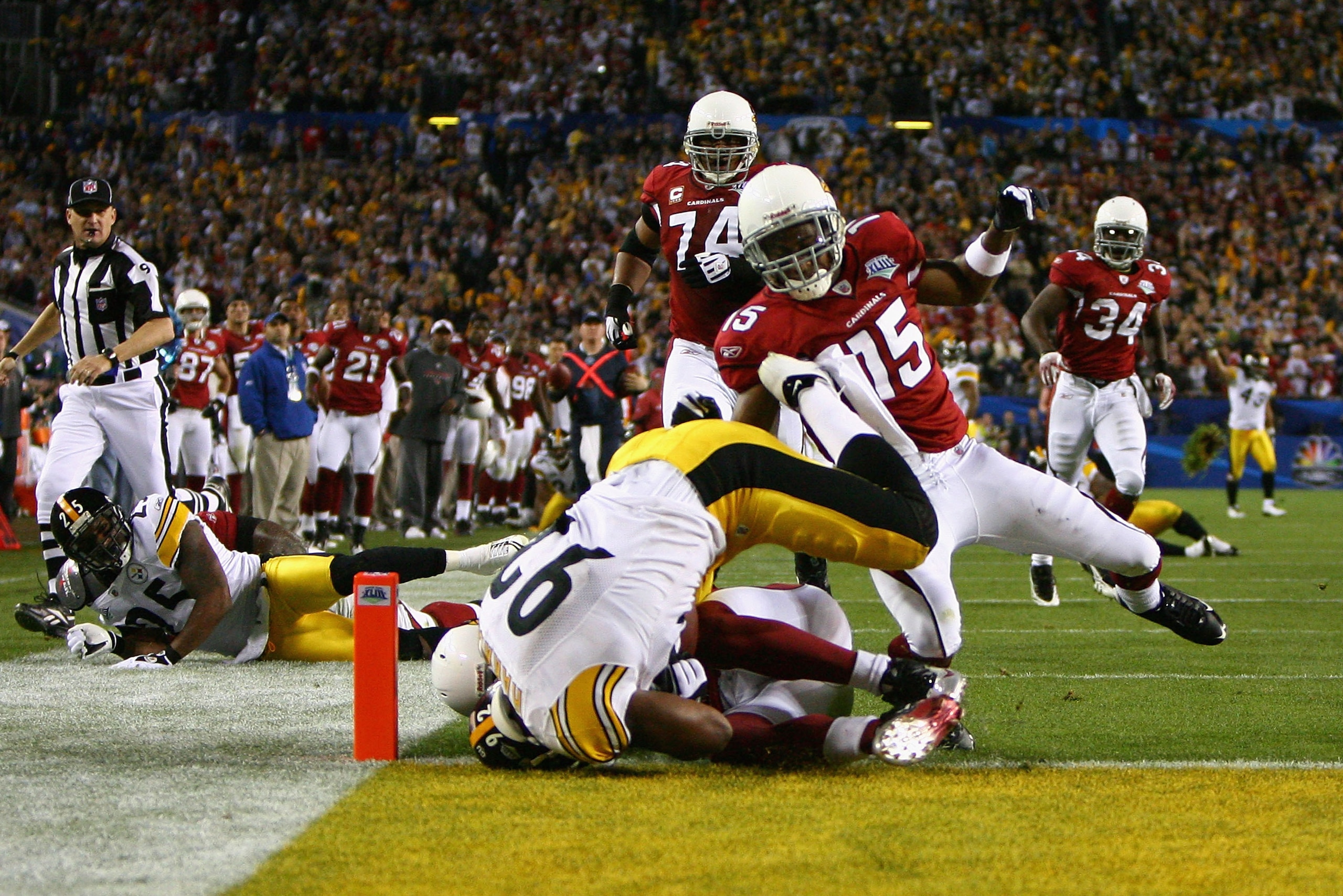 TAMPA, FL - FEBRUARY 01:  James Harrison #92 of the Pittsburgh Steelers scores a touchdown after running back an interception for 100 yards in the second quarter against the Arizona Cardinals during Super Bowl XLIII on February 1, 2009 at Raymond James St