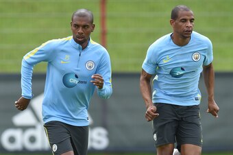 (L-R) Manchester's midfielder Tosin Adarabioyo, Manchester's Brazilian midfielder Fernandinho Roza and Manchester's Brazilian midfilder Fernando run during a training session of Manchester City at the training ground of the German first division football 