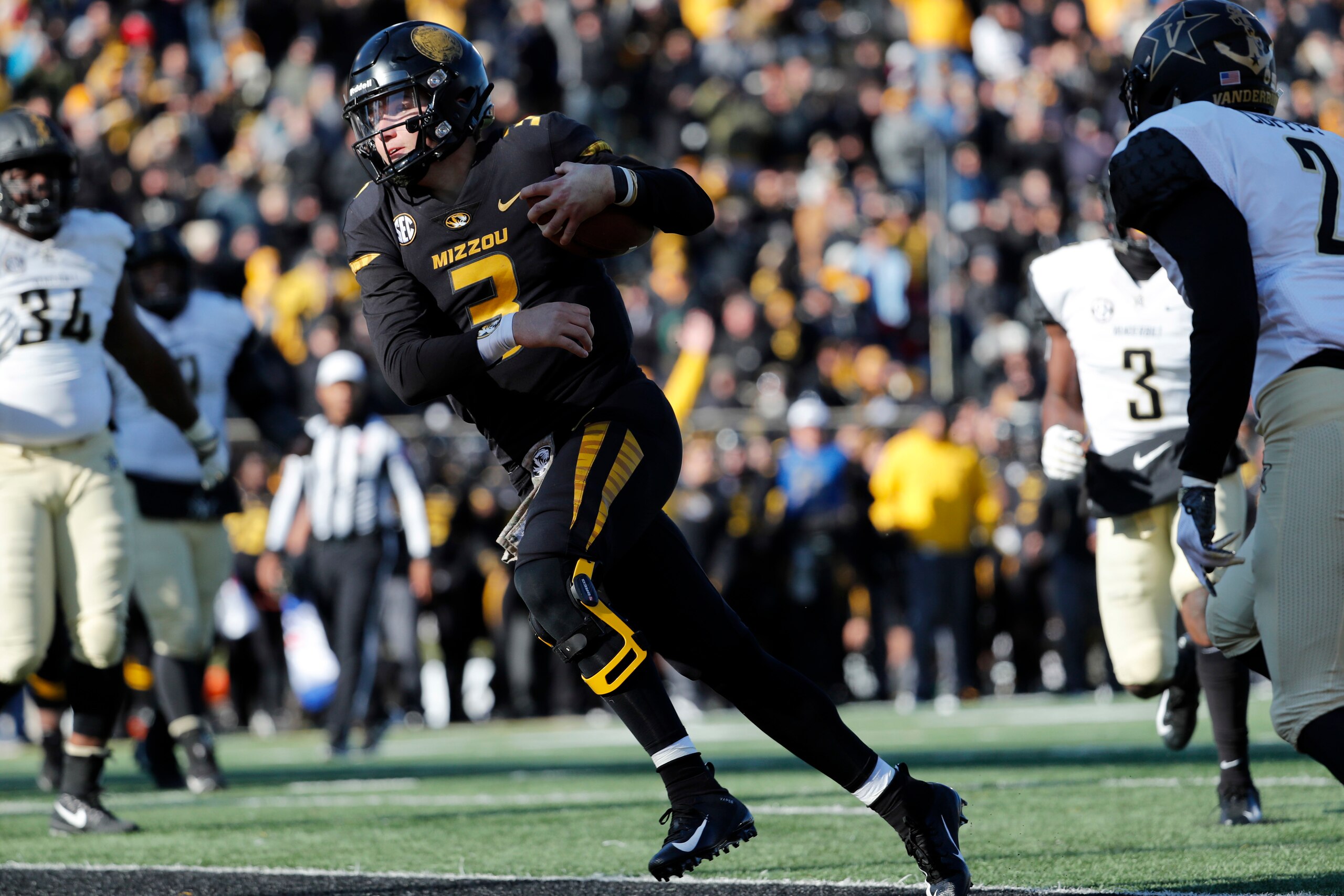 Lock may not look like the most graceful of runners, but he had enough athleticism to avoid a sack all but 13 times as a senior at Missouri.