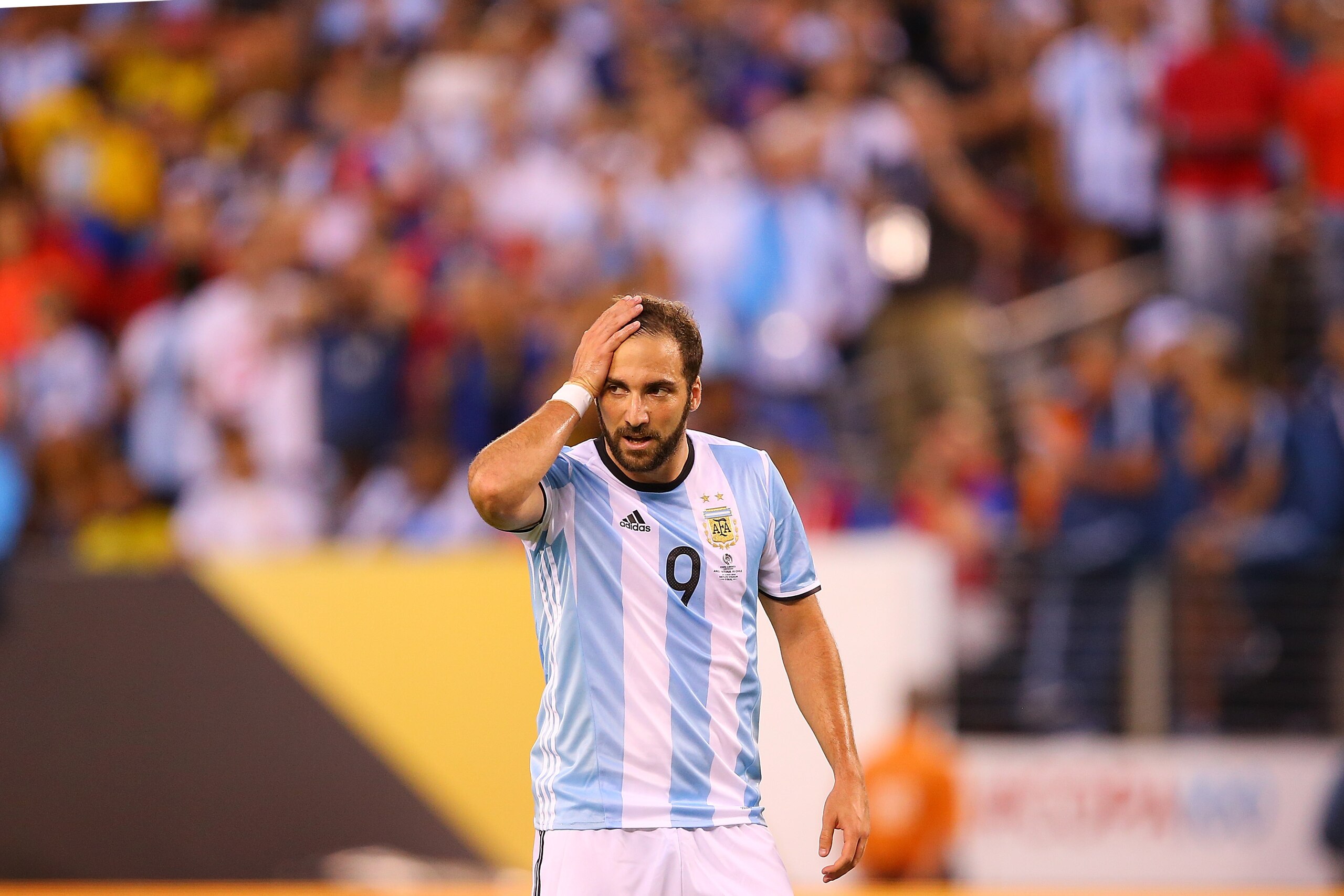 EAST RUTHERFORD, NJ - JUNE 26: Gonzalo Higuain #9 of Argentina reacts after missing a scoring chance against Chile during the Copa America Centenario Championship match at MetLife Stadium on June 26, 2016 in East Rutherford, New Jersey. (Photo by Mike S EAST RUTHERFORD, NJ - JUNE 26: Gonzalo Higuain #9 of Argentina reacts after missing a scoring chance against Chile during the Copa America Centenario Championship match at MetLife Stadium on June 26, 2016 in East Rutherford, New Jersey. (Photo by Mike S