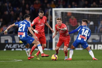 BARCELONA, SPAIN - JANUARY 27: Toni Kroos of Real Madrid battles for possession with Marc Roca of RCD Espanyol and Oscar Melendo Jimenez of RCD Espanyol during the La Liga match between RCD Espanyol and Real Madrid CF at RCDE Stadium on January 27, 2019 i