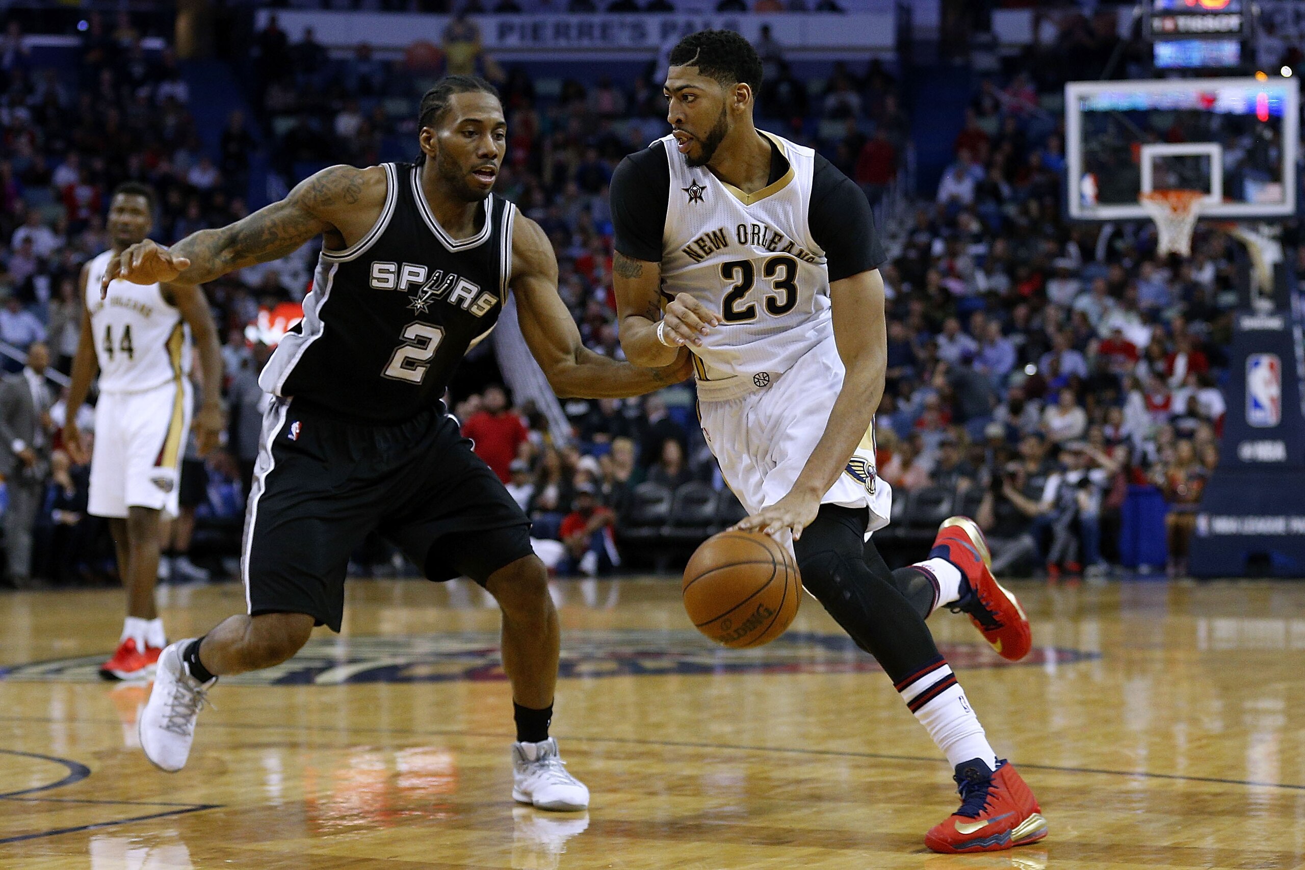 NEW ORLEANS, LA - MARCH 03:  Anthony Davis #23 of the New Orleans Pelicans drives against Kawhi Leonard #2 of the San Antonio Spurs during the second half of a game at the Smoothie King Center on March 3, 2017 in New Orleans, Louisiana. NOTE TO USER: User