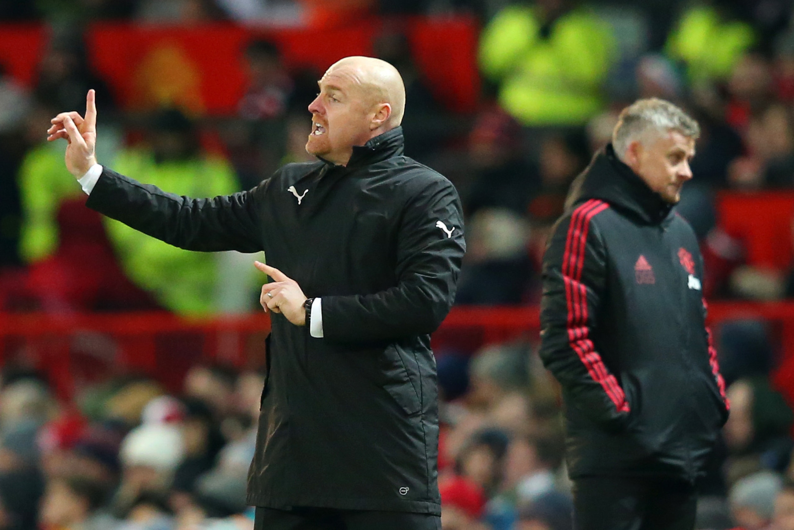 MANCHESTER, ENGLAND - JANUARY 29:  Sean Dyche, Manager of Burnley gives his team instructions during the Premier League match between Manchester United and Burnley at Old Trafford on January 29, 2019 in Manchester, United Kingdom.  (Photo by Alex Livesey/