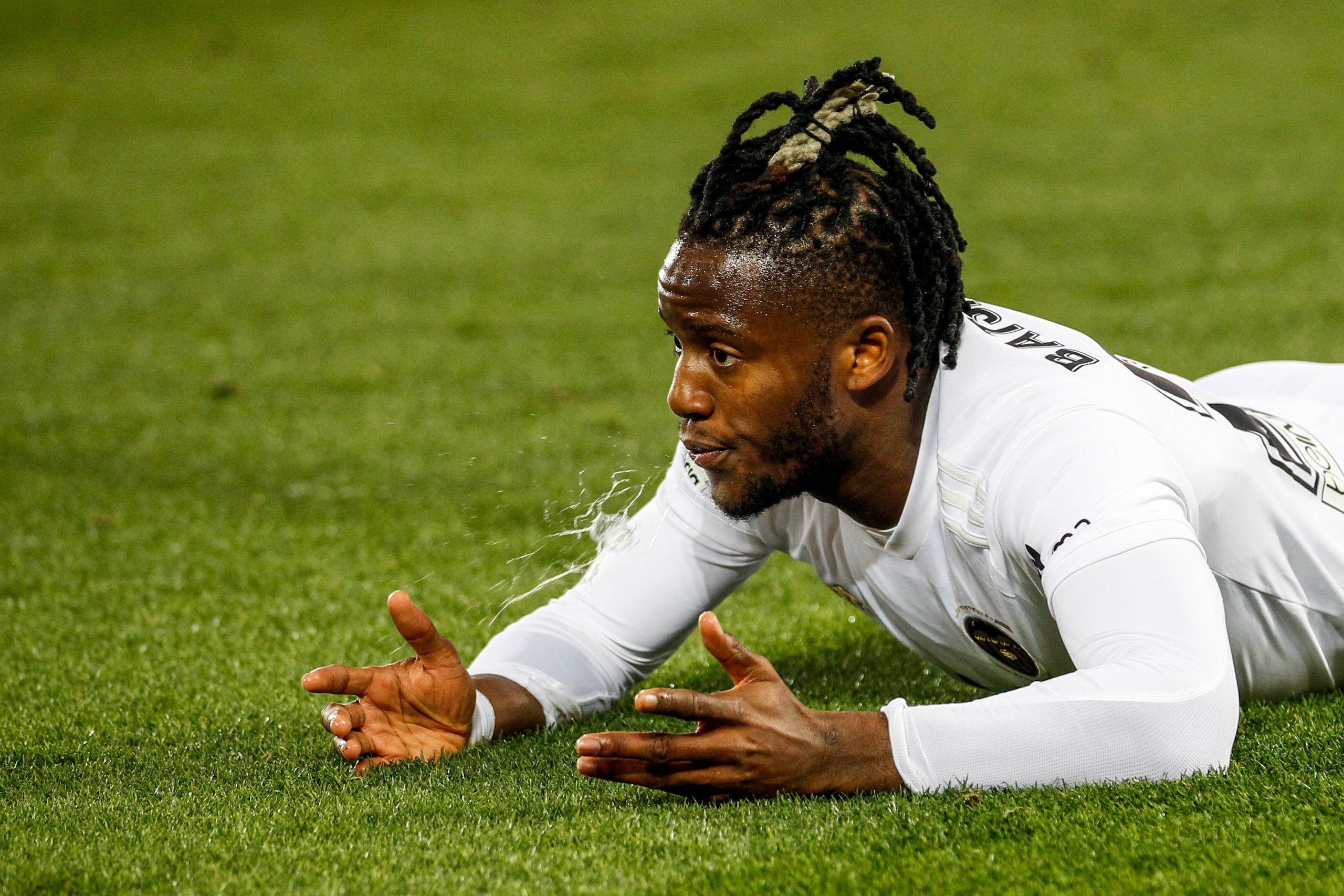 VITORIA GASTEIZ, SPAIN - JANUARY 5: Michy Batshuayi of Valencia CF during the La Liga Santander match between Deportivo Alaves v Valencia at the Estadio de Mendizorroza on January 5, 2019 in Vitoria Gasteiz Spain (Photo by David S. Bustamante/Soccrates/G VITORIA GASTEIZ, SPAIN - JANUARY 5: Michy Batshuayi of Valencia CF during the La Liga Santander match between Deportivo Alaves v Valencia at the Estadio de Mendizorroza on January 5, 2019 in Vitoria Gasteiz Spain (Photo by David S. Bustamante/Soccrates/G