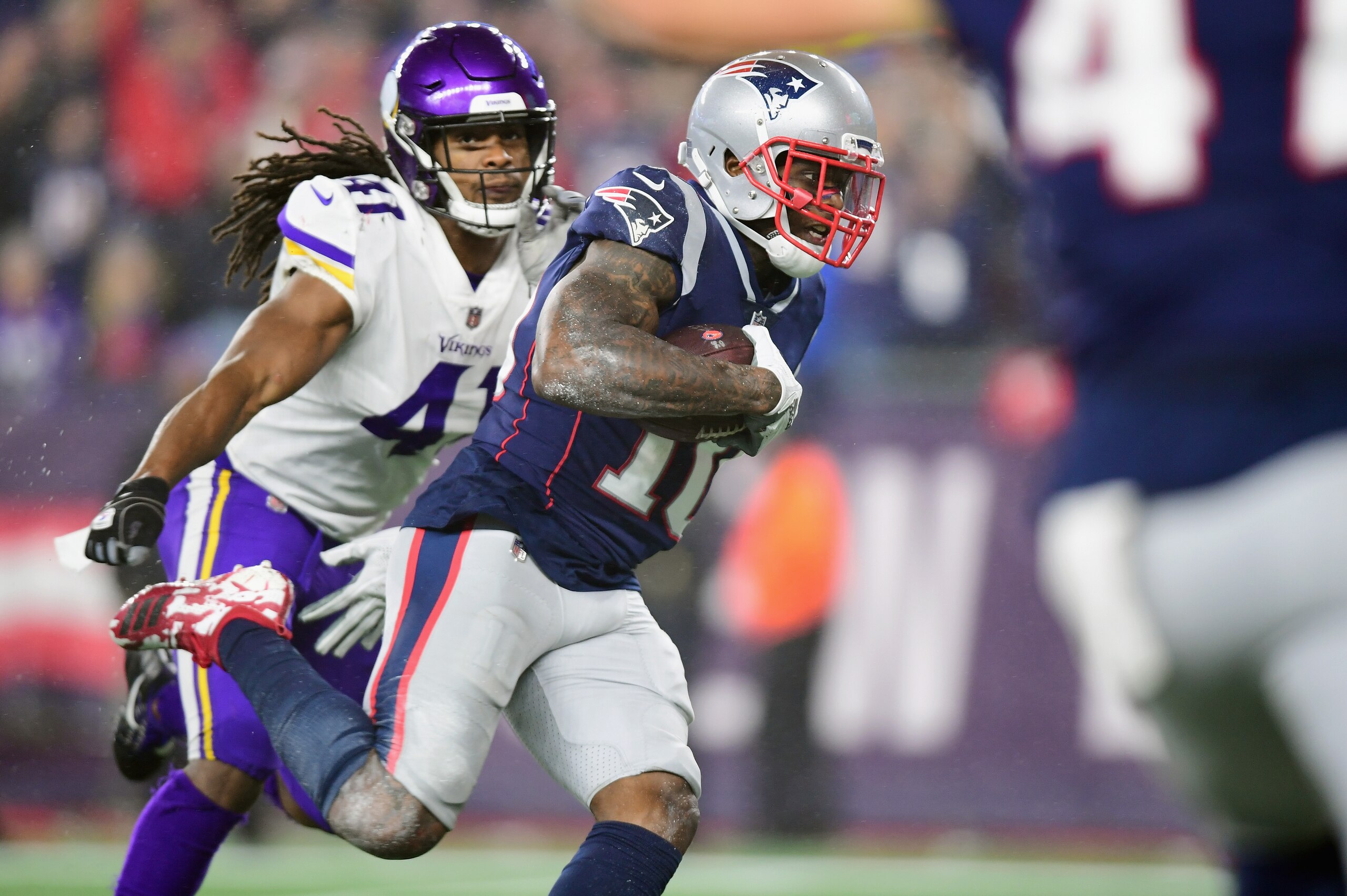 FOXBOROUGH, MA - DECEMBER 02: Josh Gordon #10 of the New England Patriots runs on his way to scoring a touchdown during the third quarter against the Minnesota Vikings at Gillette Stadium on December 2, 2018 in Foxborough, Massachusetts. (Photo by Billi FOXBOROUGH, MA - DECEMBER 02: Josh Gordon #10 of the New England Patriots runs on his way to scoring a touchdown during the third quarter against the Minnesota Vikings at Gillette Stadium on December 2, 2018 in Foxborough, Massachusetts. (Photo by Billi
