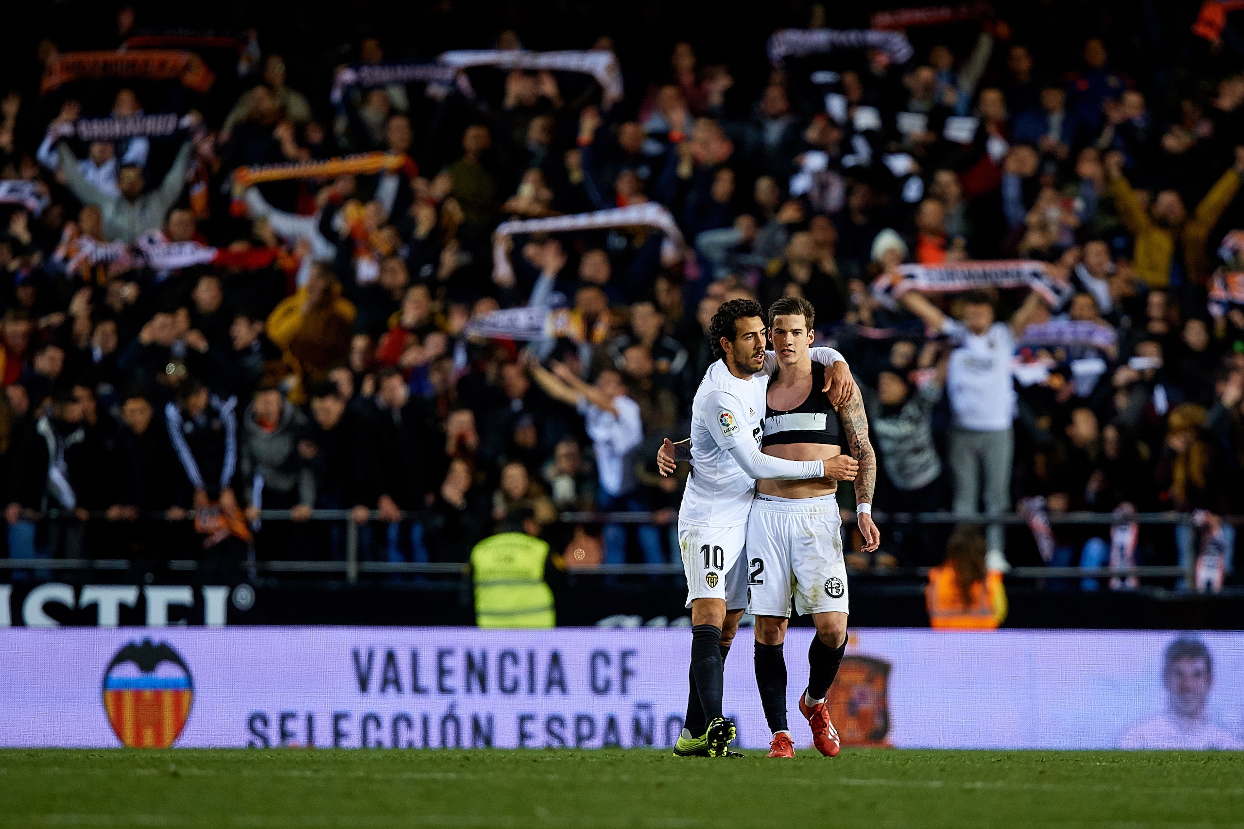 VALENCIA, SPAIN - JANUARY 29: Santi Mina (R) of Valencia CF celebrates the victory with his teammate Dani Parejo during the Copa del Rey Quarter Final match between Valencia CF and Getafe CF at Estadio Mestalla on January 29, 2019 in Valencia, Spain. (Ph VALENCIA, SPAIN - JANUARY 29: Santi Mina (R) of Valencia CF celebrates the victory with his teammate Dani Parejo during the Copa del Rey Quarter Final match between Valencia CF and Getafe CF at Estadio Mestalla on January 29, 2019 in Valencia, Spain. (Ph