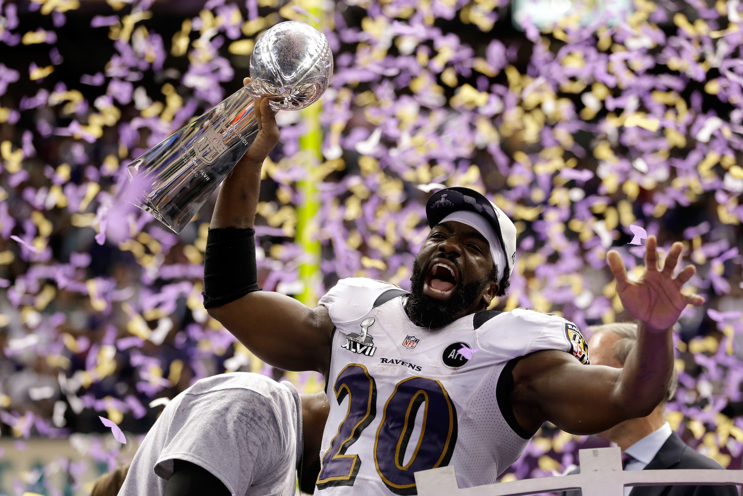 NEW ORLEANS, LA - FEBRUARY 03:  Ed Reed #20 of the Baltimore Ravens celebrates with the VInce Lombardi trophy after the Ravens won 34-31 against the San Francisco 49ers during Super Bowl XLVII at the Mercedes-Benz Superdome on February 3, 2013 in New Orle