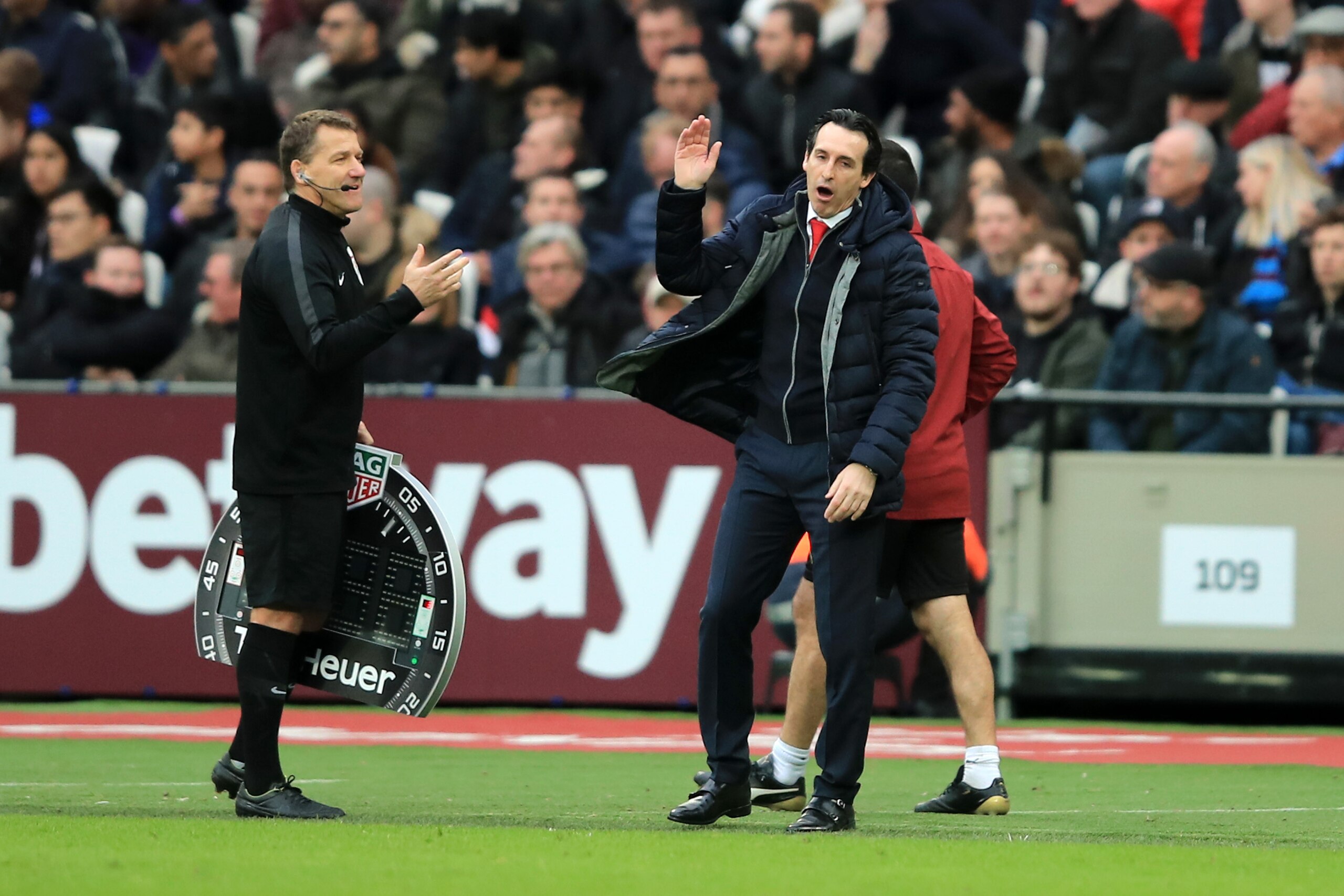 LONDON, ENGLAND - JANUARY 12:  Unai Emery, Manager of Arsenal complains to the fourth official during the Premier League match between West Ham United and Arsenal FC at London Stadium on January 12, 2019 in London, United Kingdom.  (Photo by Marc Atkins/G