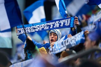 VITORIA-GASTEIZ, SPAIN - DECEMBER 17: Fan of Deportivo Alaves during the La Liga match between Deportivo Alaves and Athletic Club at Estadio de Mendizorroza on December 17, 2018 in Vitoria-Gasteiz, Spain. (Photo by Juan Manuel Serrano Arce/Getty Images)