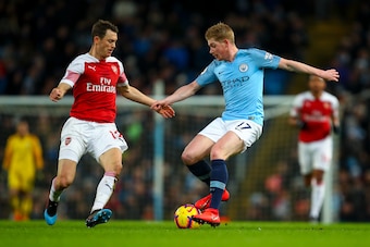 MANCHESTER, ENGLAND - FEBRUARY 03: Stephan Lichtsteiner of Arsenal and Kevin De Bruyne of Manchester City  during the Premier League match between Manchester City and Arsenal FC at Etihad Stadium on February 3, 2019 in Manchester, United Kingdom. (Photo b
