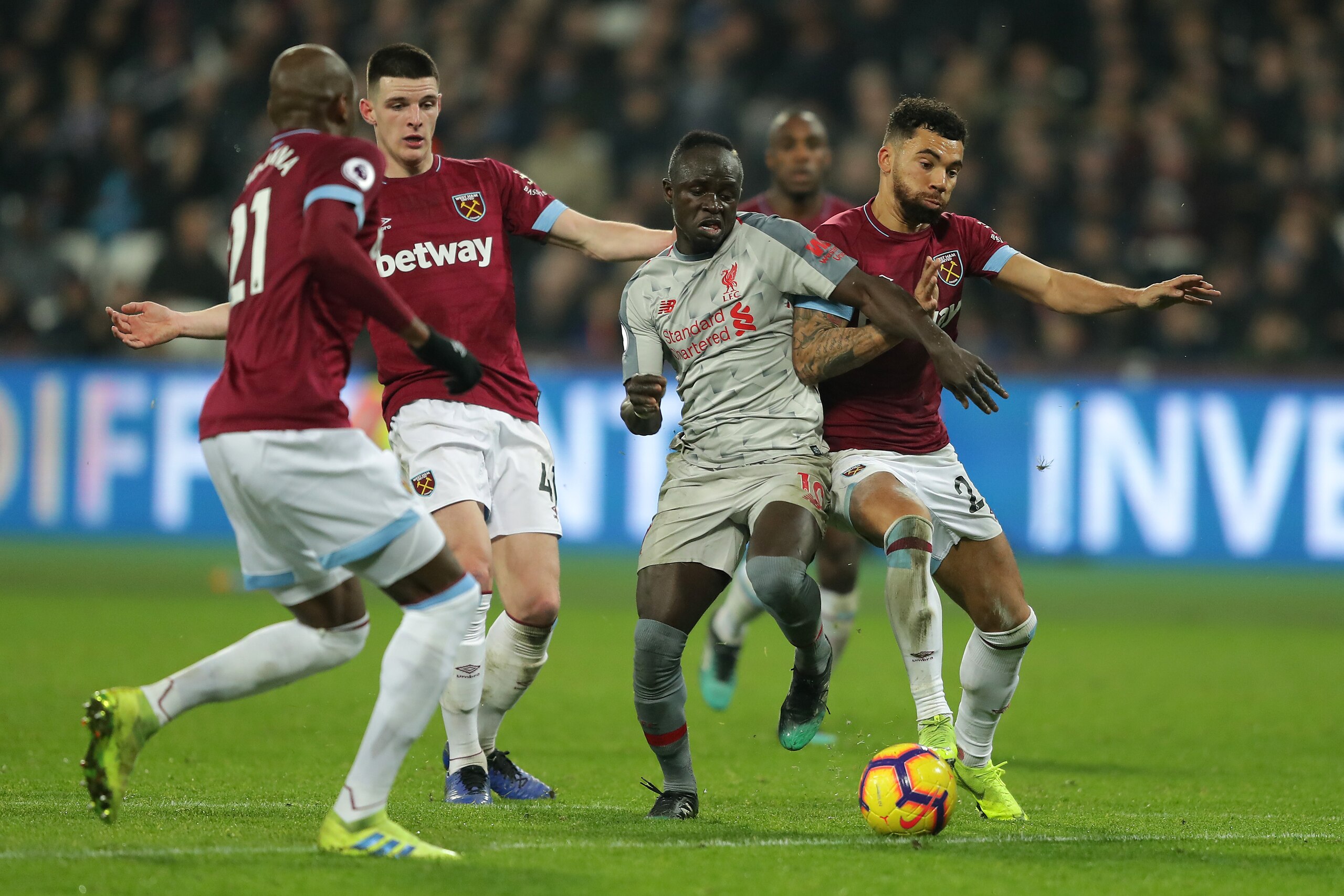 LONDON, ENGLAND - FEBRUARY 04: Sadio Mane of Liverpool battles for possession with Declan Rice, Angelo Ogbonna and Ryan Fredericks of West Ham United during the Premier League match between West Ham United and Liverpool FC at London Stadium on February 04