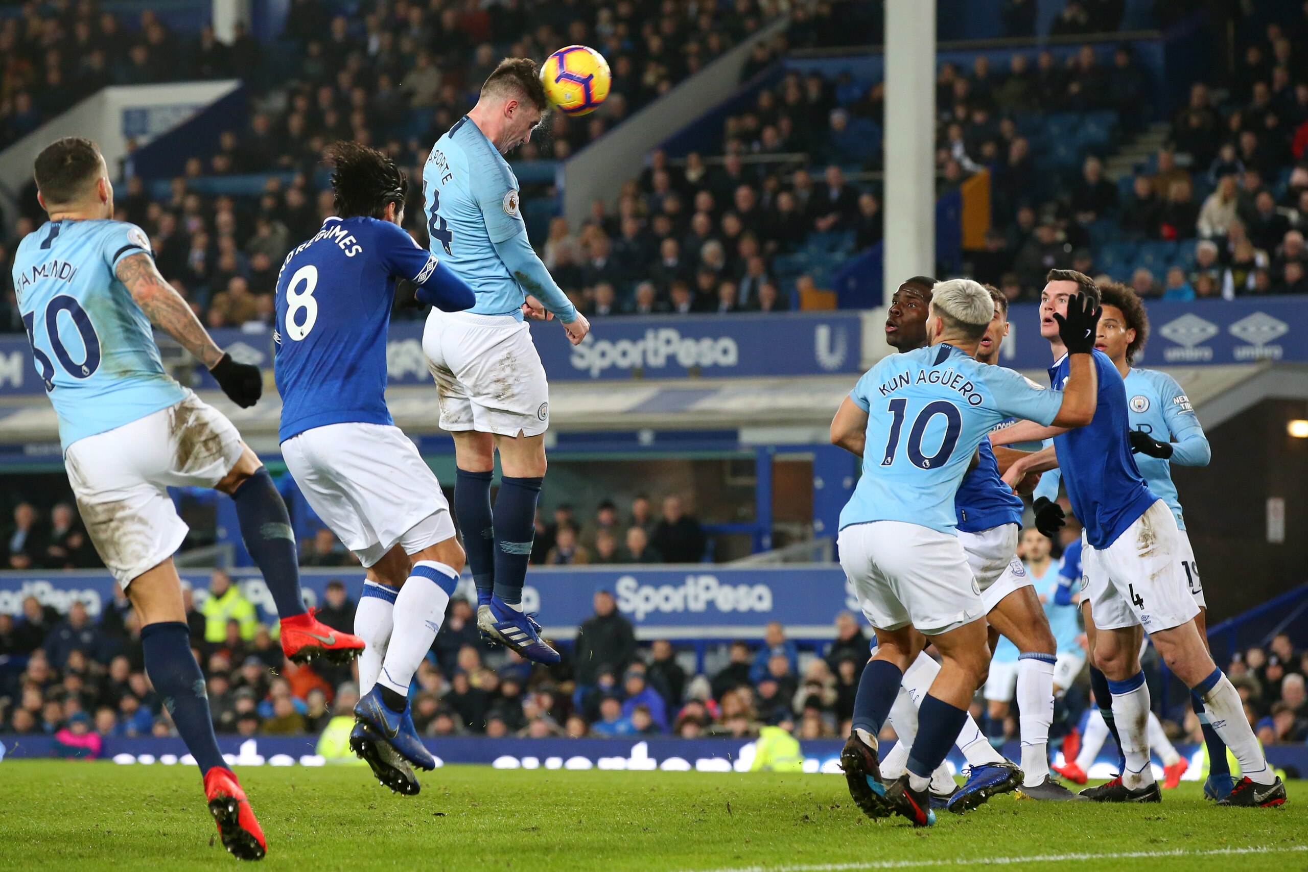 LIVERPOOL, ENGLAND - FEBRUARY 06: Aymeric Laporte of Manchester City scores his sides first goal during the Premier League match between Everton FC and Manchester City at Goodison Park on February 06, 2019 in Liverpool, United Kingdom. (Photo by Alex Live