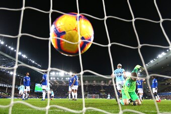 LIVERPOOL, ENGLAND - FEBRUARY 06: Jordan Pickford of Everton reacts after Aymeric Laporte of Manchester City scores his sides first goal during the Premier League match between Everton FC and Manchester City at Goodison Park on February 06, 2019 in Liverp