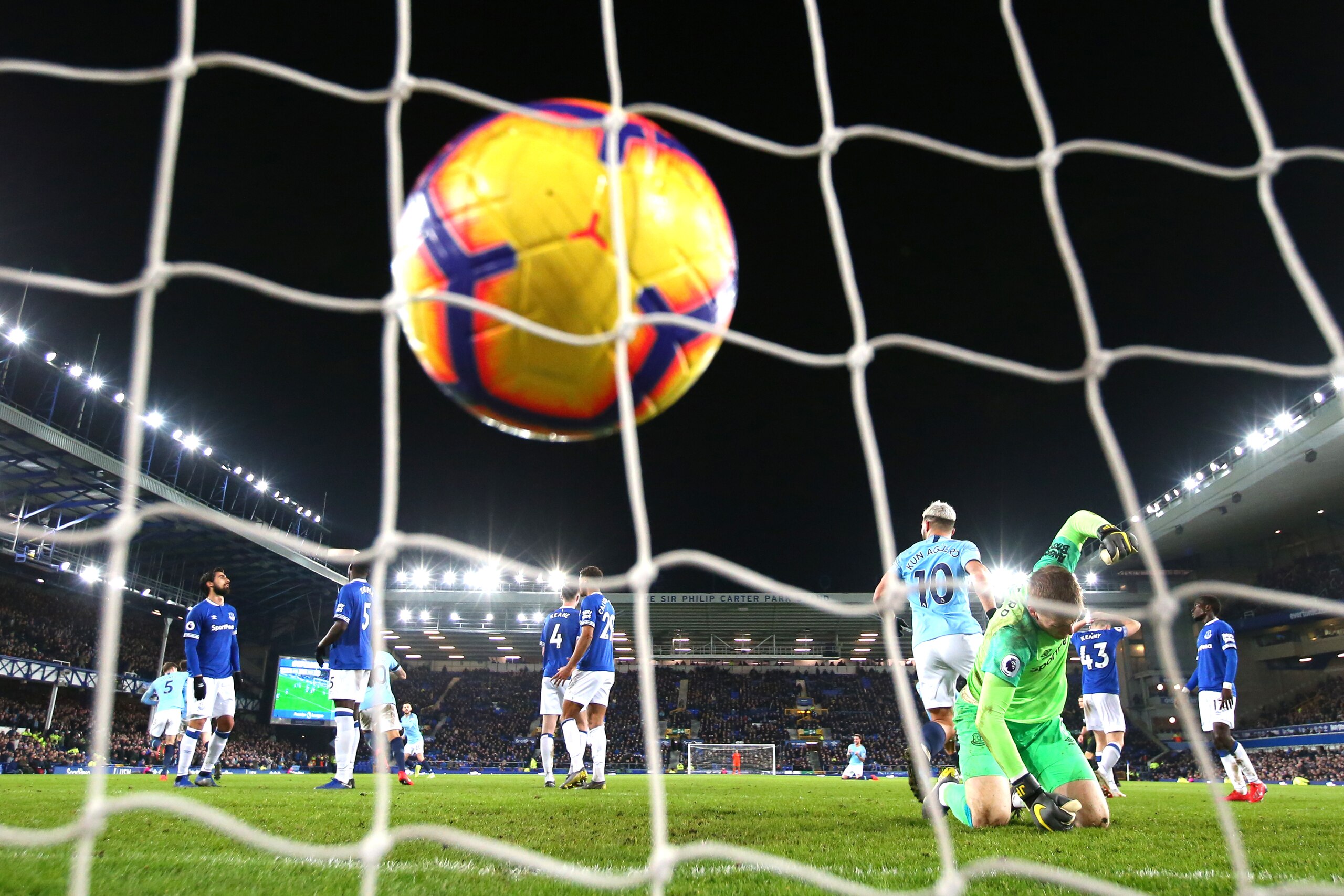 LIVERPOOL, ENGLAND - FEBRUARY 06: Jordan Pickford of Everton reacts after Aymeric Laporte of Manchester City scores his sides first goal during the Premier League match between Everton FC and Manchester City at Goodison Park on February 06, 2019 in Liverp