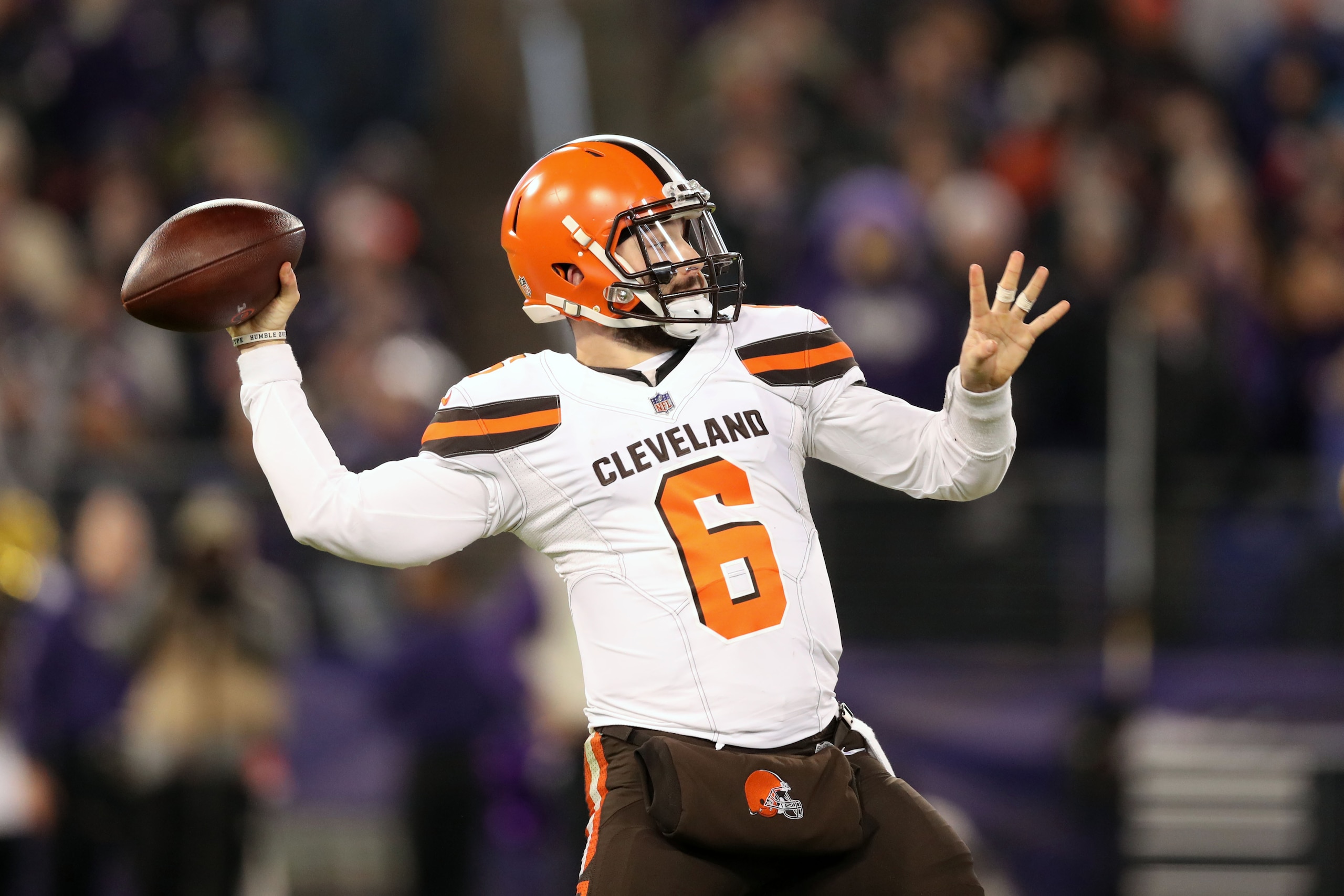 BALTIMORE, MARYLAND - DECEMBER 30: Quarterback Baker Mayfield #6 of the Cleveland Browns throws the ball in the third quarter against the Baltimore Ravens at M&T Bank Stadium on December 30, 2018 in Baltimore, Maryland. (Photo by Rob Carr/Getty Images)
