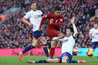 Liverpool's Brazilian midfielder Roberto Firmino (C) has an unsuccessful shot during the English Premier League football match between Liverpool and Bournemouth at Anfield in Liverpool, north west England on February 9, 2019. (Photo by Paul ELLIS / AFP) /