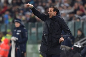 TURIN, ITALY - FEBRUARY 02: Head coach Massimiliano Allegri of Juventus issues instructions during the Serie A match between Juventus and Parma Calcio at Allianz Stadium on February 02, 2019 in Turin, Italy. (Photo by Tullio M. Puglia/Getty Images)