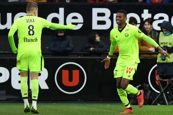 Lille's Portuguese forward Rafael Leao (R) celebrates after scoring, next to Lille's Portuguese midfielder Xeka (L), during the French L1 football match between En Avant Guingamp and Lille LOSC at the Roudourou stadium in Guingamp, northwestern France, on