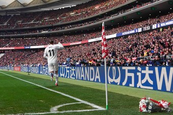 MADRID, SPAIN - FEBRUARY 09: Gareth Bale of Real Madrid celebrates after scoring his team's third goal during the La Liga match between Club Atletico de Madrid and Real Madrid CF at Wanda Metropolitano on February 09, 2019 in Madrid, Spain. (Photo by Qual