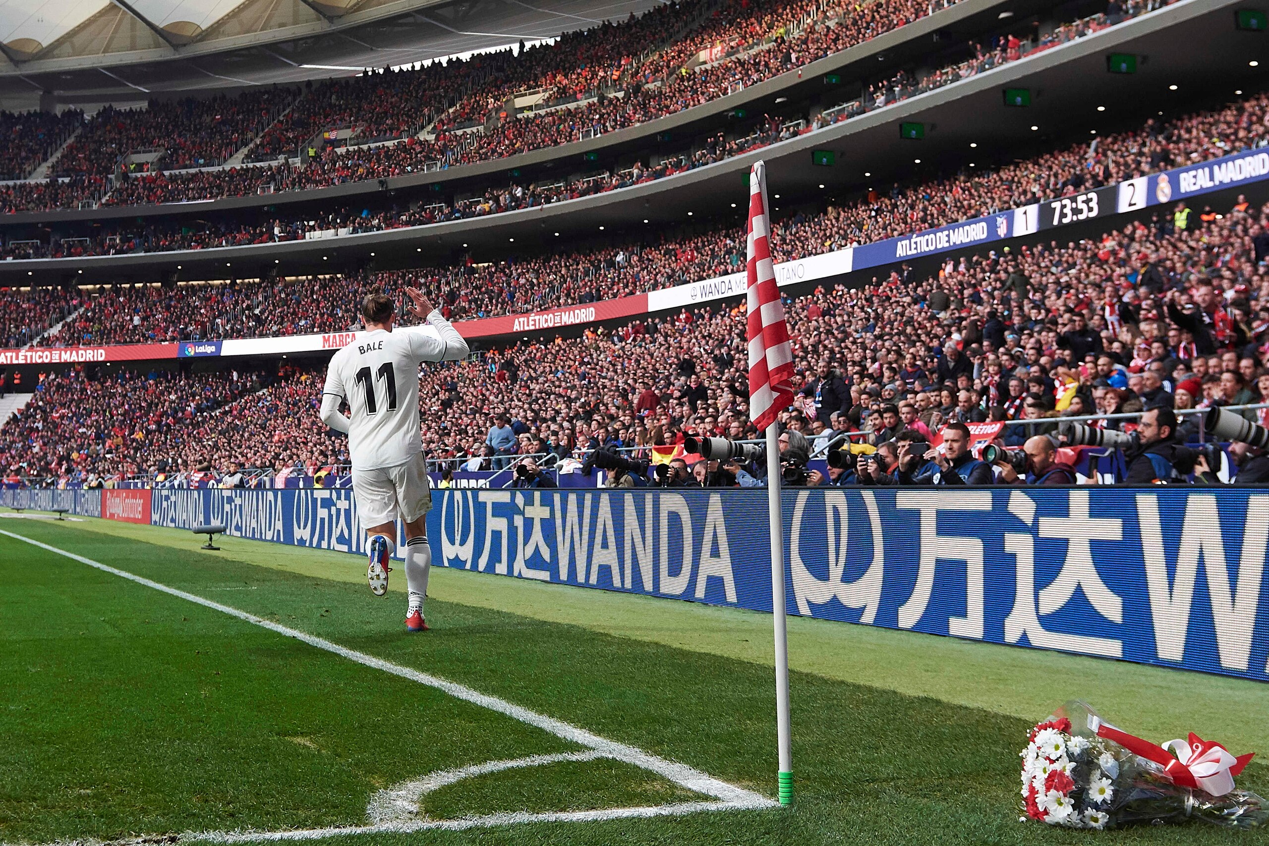 MADRID, SPAIN - FEBRUARY 09: Gareth Bale of Real Madrid celebrates after scoring his team's third goal during the La Liga match between Club Atletico de Madrid and Real Madrid CF at Wanda Metropolitano on February 09, 2019 in Madrid, Spain. (Photo by Qual