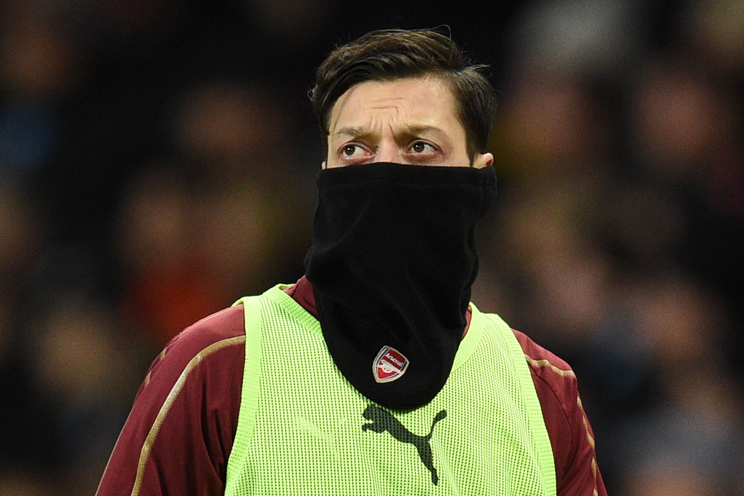 Arsenal's German midfielder Mesut Ozil warms up ahead of the English Premier League football match between Manchester City and Arsenal at the Etihad Stadium in Manchester, north west England, on February 3, 2019. (Photo by Oli SCARFF / AFP) / RESTRICTED T