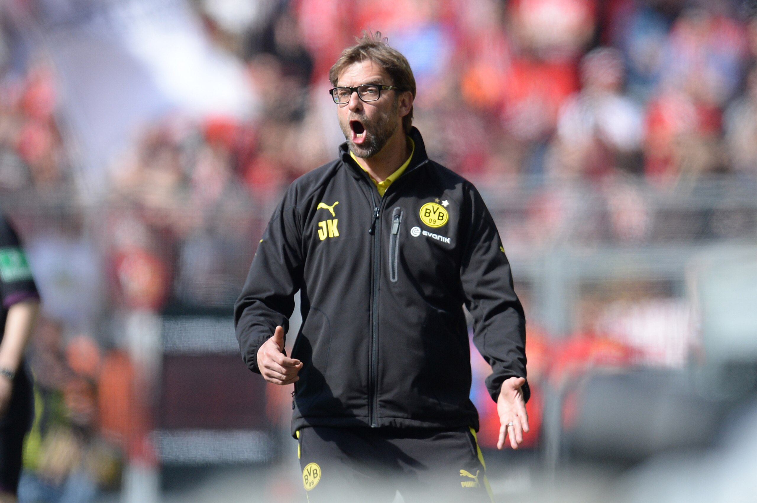 Dortmund's head coach Juergen Klopp reacts during the German first division Bundesliga football match Borussia Dortmund vs FSV Mainz in the German city of Dortmund on April 20, 2013. AFP PHOTO / PATRIK STOLLARZ

DFL RULES TO LIMIT THE ONLINE USAGE DURING 