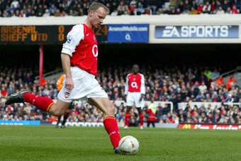 LONDON, UNITED KINGDOM:  Arsenal's Dennis Bergkamp takes a shot at goal, during their Premiership, F.A cup against Sheffield United at Arsenals Highbury grounds 19 February 2005.  The two teams tied 1-1. AFP PHOTO/CARL DE SOUZA   =      No telcos, website