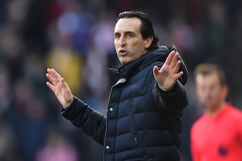 HUDDERSFIELD, ENGLAND - FEBRUARY 09: Unai Emery, Manager of Arsenal gives his team instructions during the Premier League match between Huddersfield Town and Arsenal FC at John Smith's Stadium on February 09, 2019 in Huddersfield, United Kingdom. (Photo b