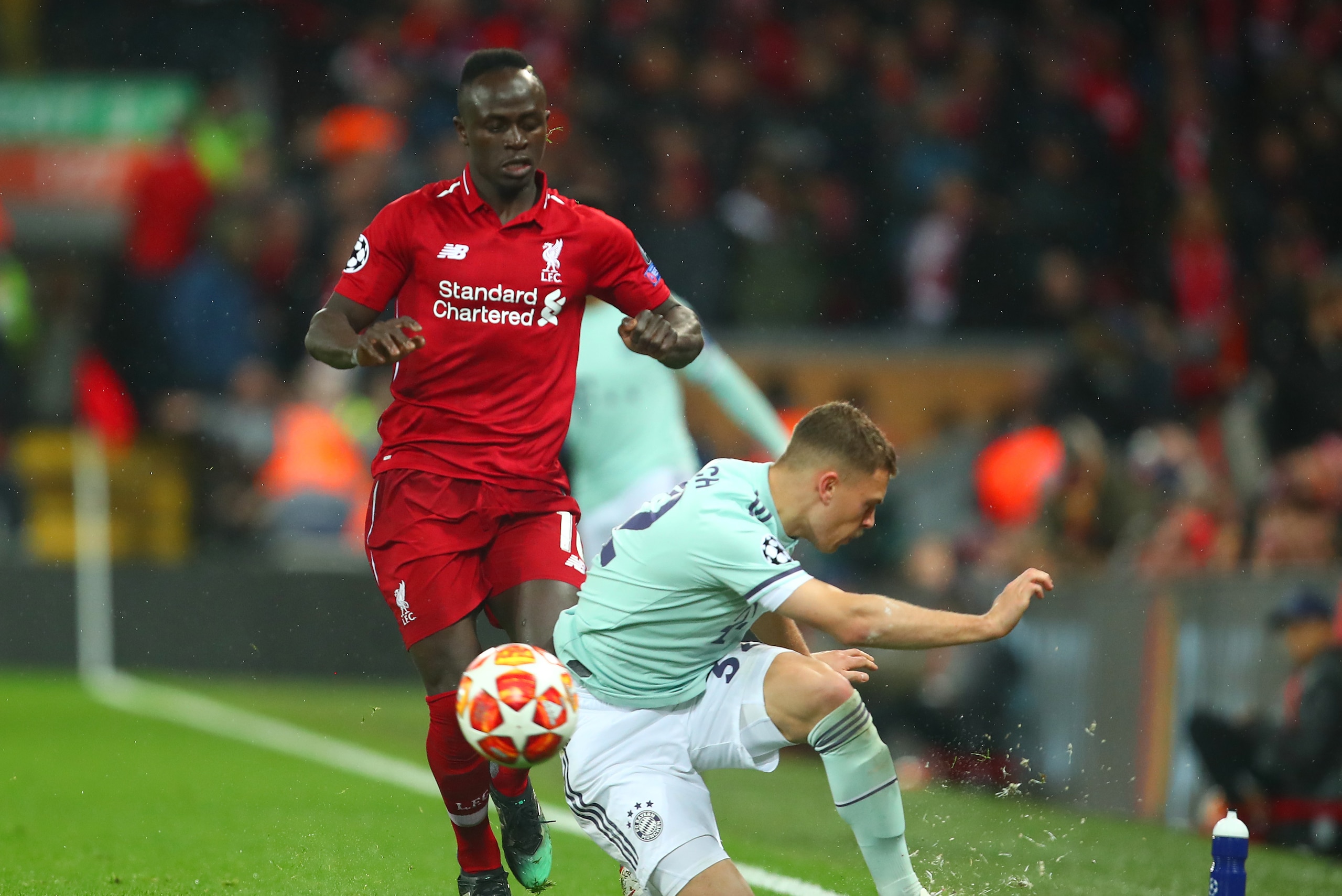 LIVERPOOL, ENGLAND - FEBRUARY 19: Joshua Kimmich of Bayern Munich tangles with Sadio Mane of Liverpool during the UEFA Champions League Round of 16 First Leg match between Liverpool and FC Bayern Muenchen at Anfield on February 19, 2019 in Liverpool, E LIVERPOOL, ENGLAND - FEBRUARY 19: Joshua Kimmich of Bayern Munich tangles with Sadio Mane of Liverpool during the UEFA Champions League Round of 16 First Leg match between Liverpool and FC Bayern Muenchen at Anfield on February 19, 2019 in Liverpool, E
