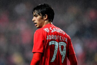 Benfica's midfielder Joao Felix looks on during the Portuguese League football match between SL Benfica and CD Nacional at the Luz stadium in Lisbon on February 10, 2019. (Photo by PATRICIA DE MELO MOREIRA / AFP)        (Photo credit should read PATRICIA 