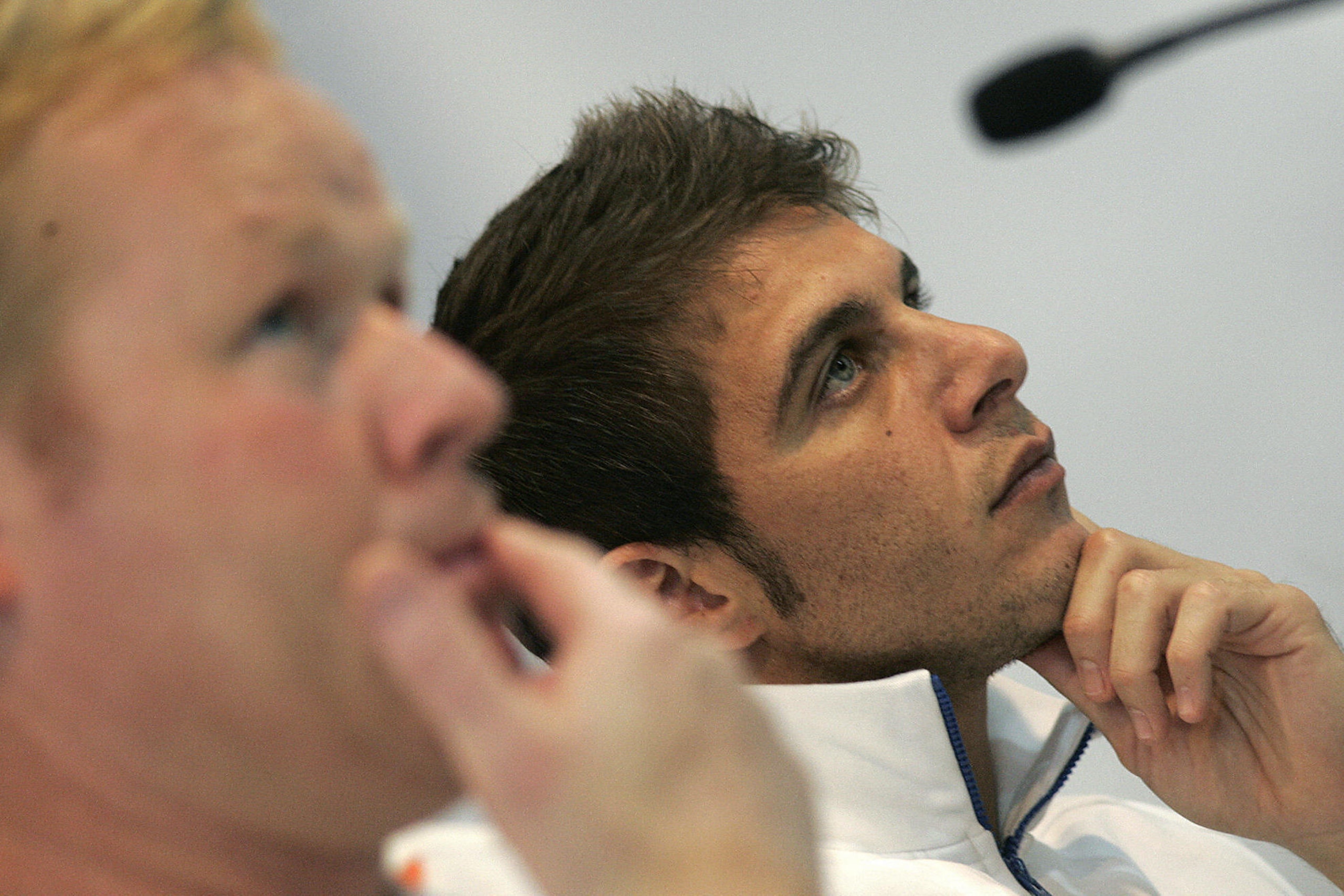 Valencia's Joaquin and Dutch coach Ronald Koeman speak during a press conference at in Valencia, 05 November 2007, prior their upcoming Champions league football match against Rosenborg. AFP PHOTO/Diego Tuson (Photo credit should read DIEGO TUSON/AFP/Gett